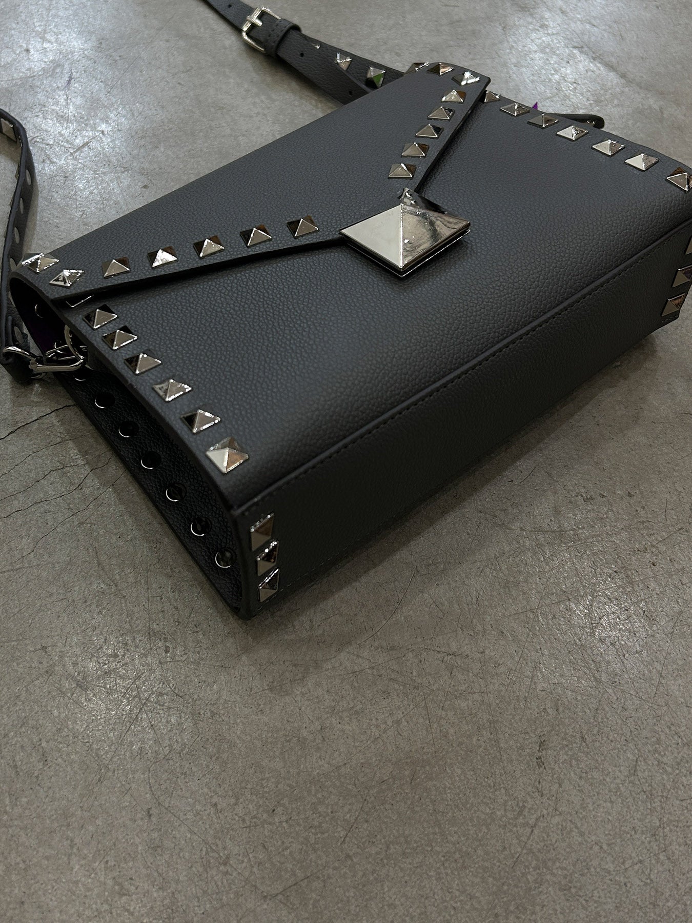 studs shoulder (C25012)