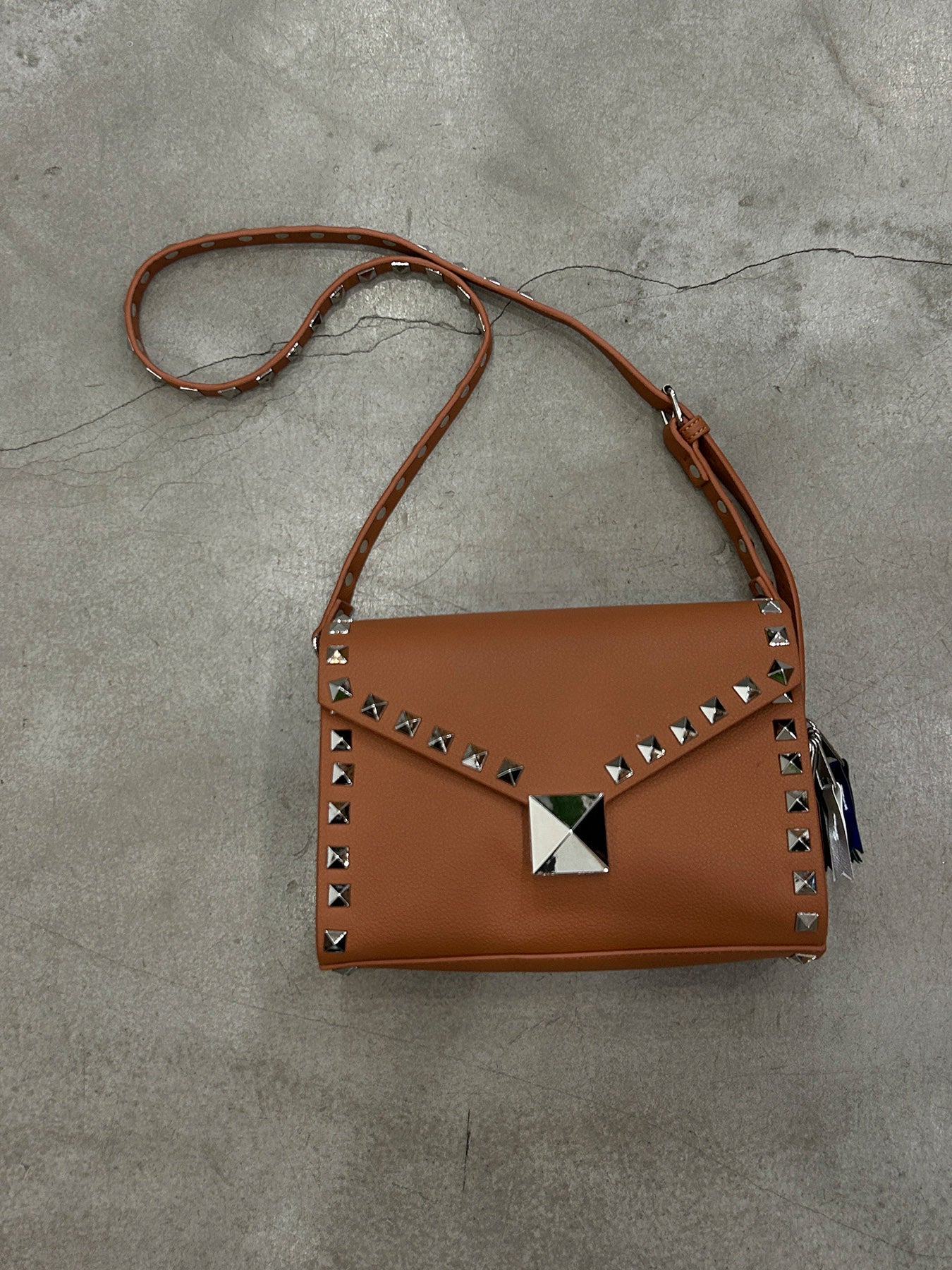 studs shoulder (C25012)