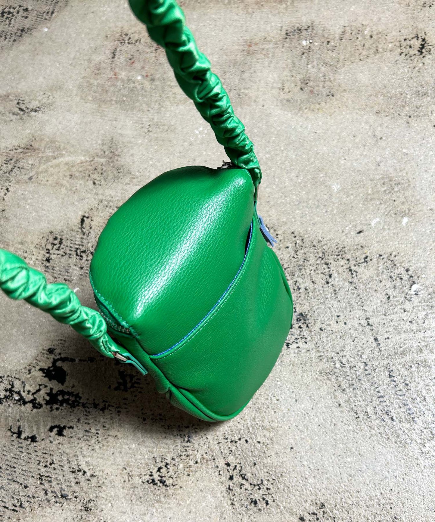 egg pouch shoulder(C23005)