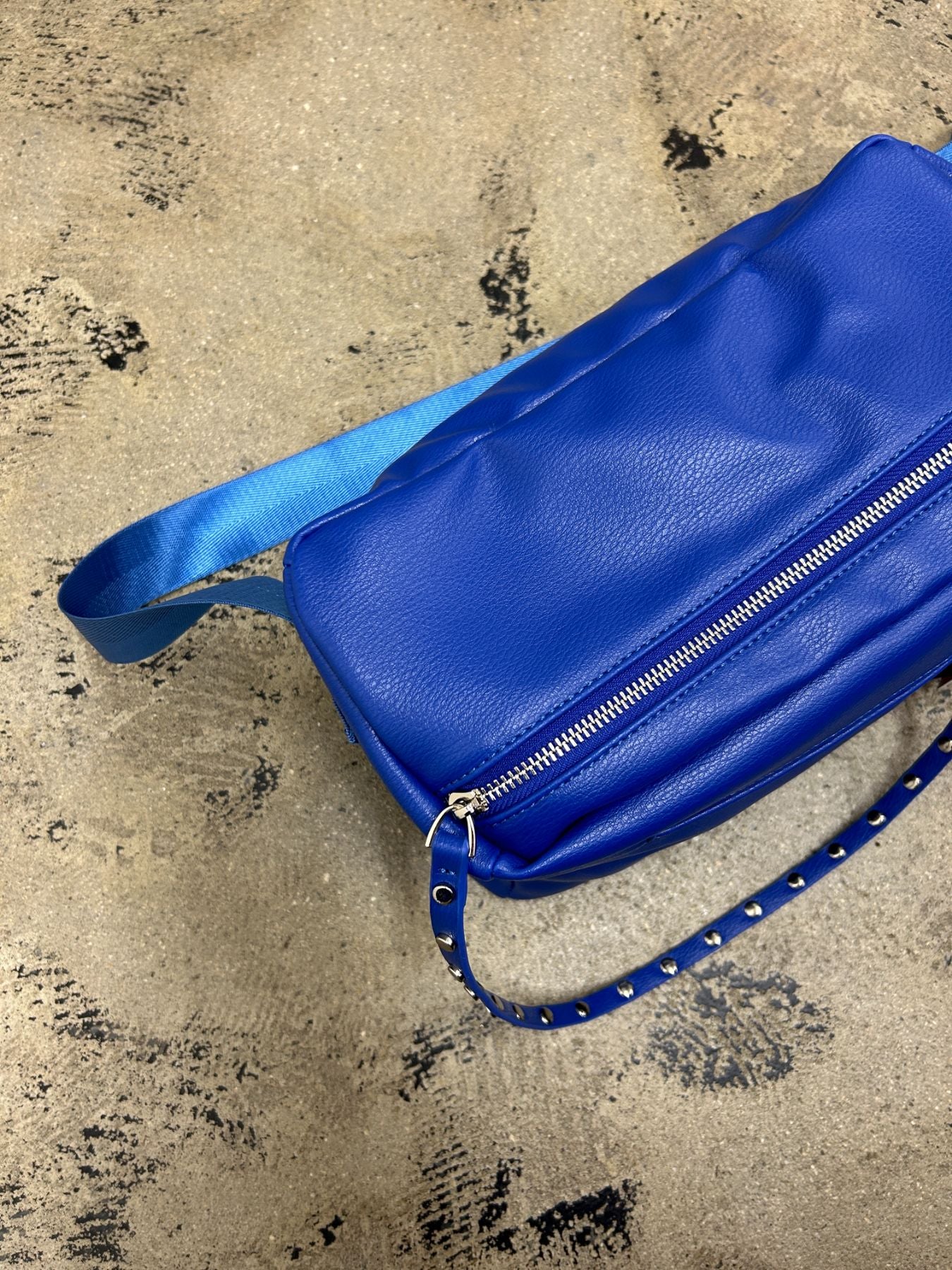 studs body bag（C24006）