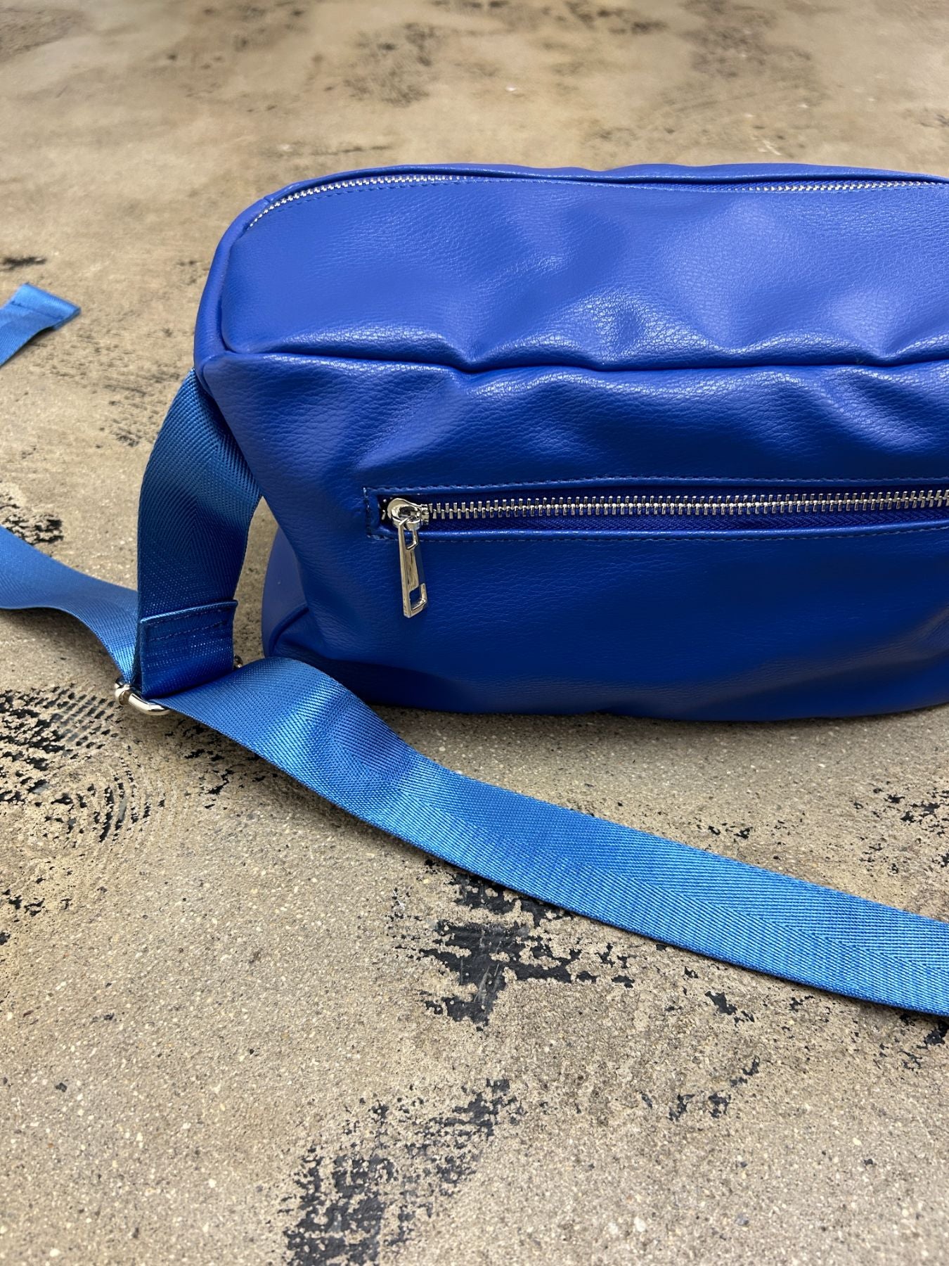 studs body bag（C24006）