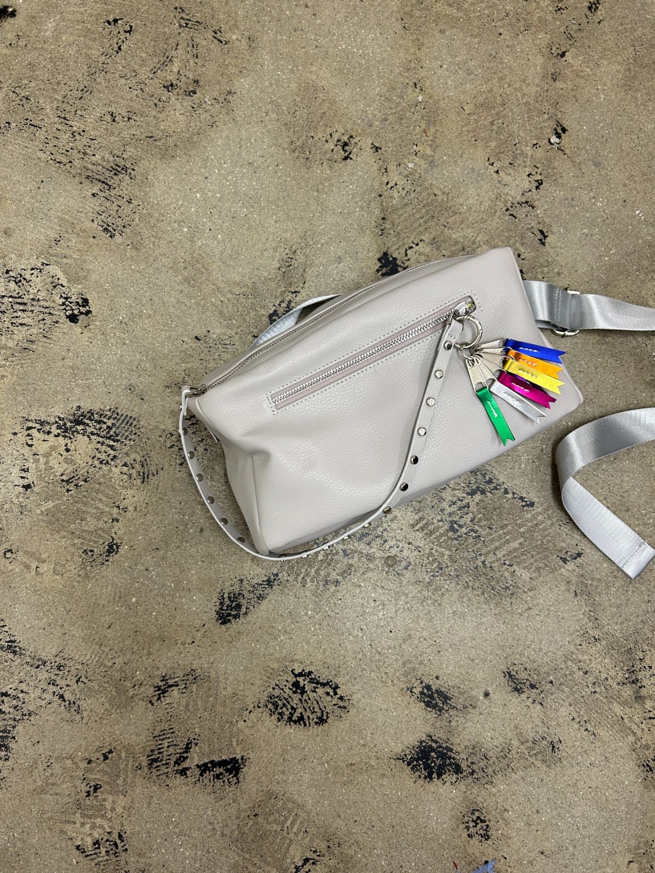 studs body bag（C24006）