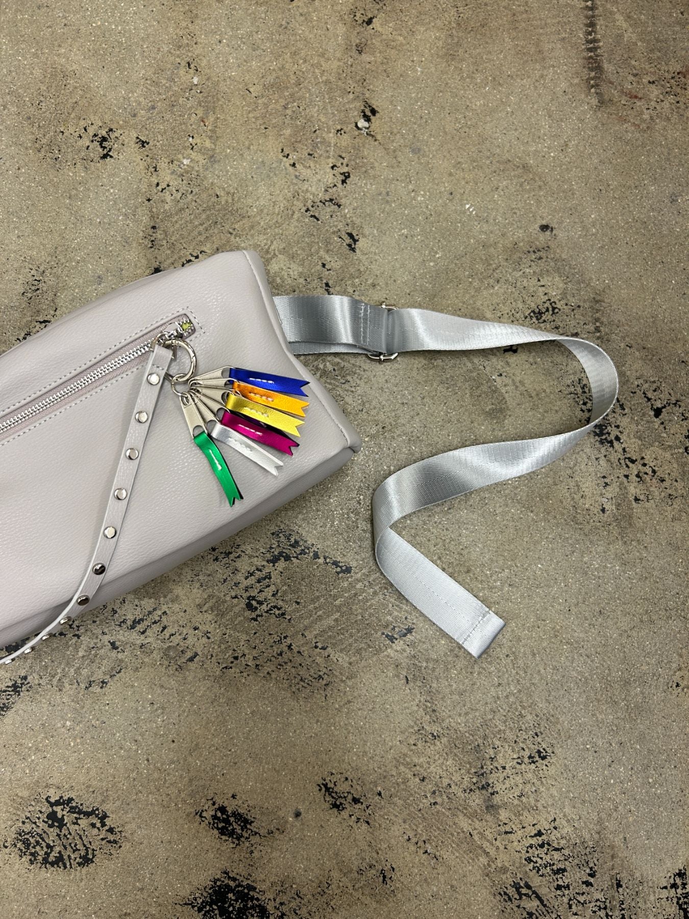 studs body bag（C24006）