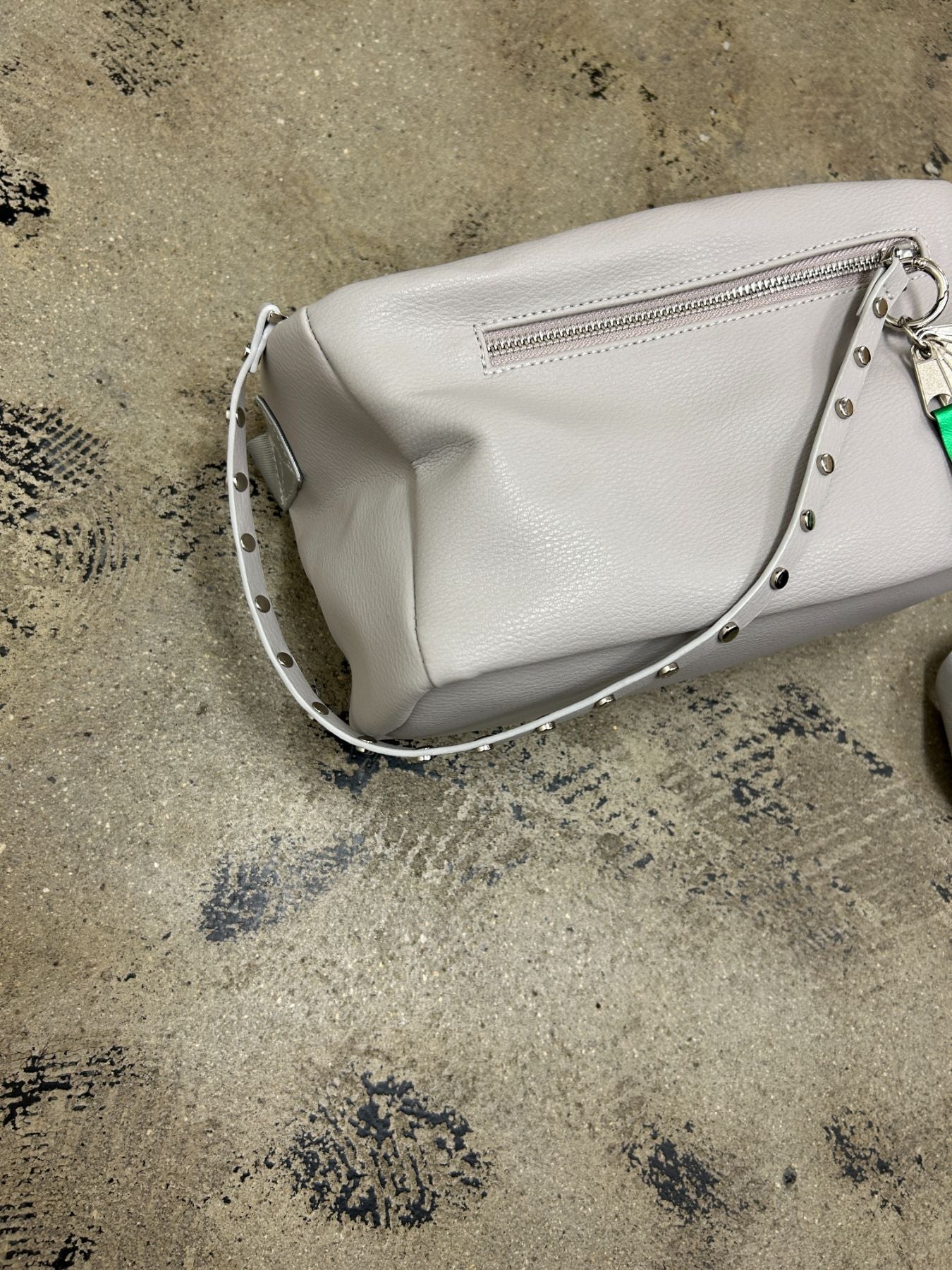 studs body bag（C24006）