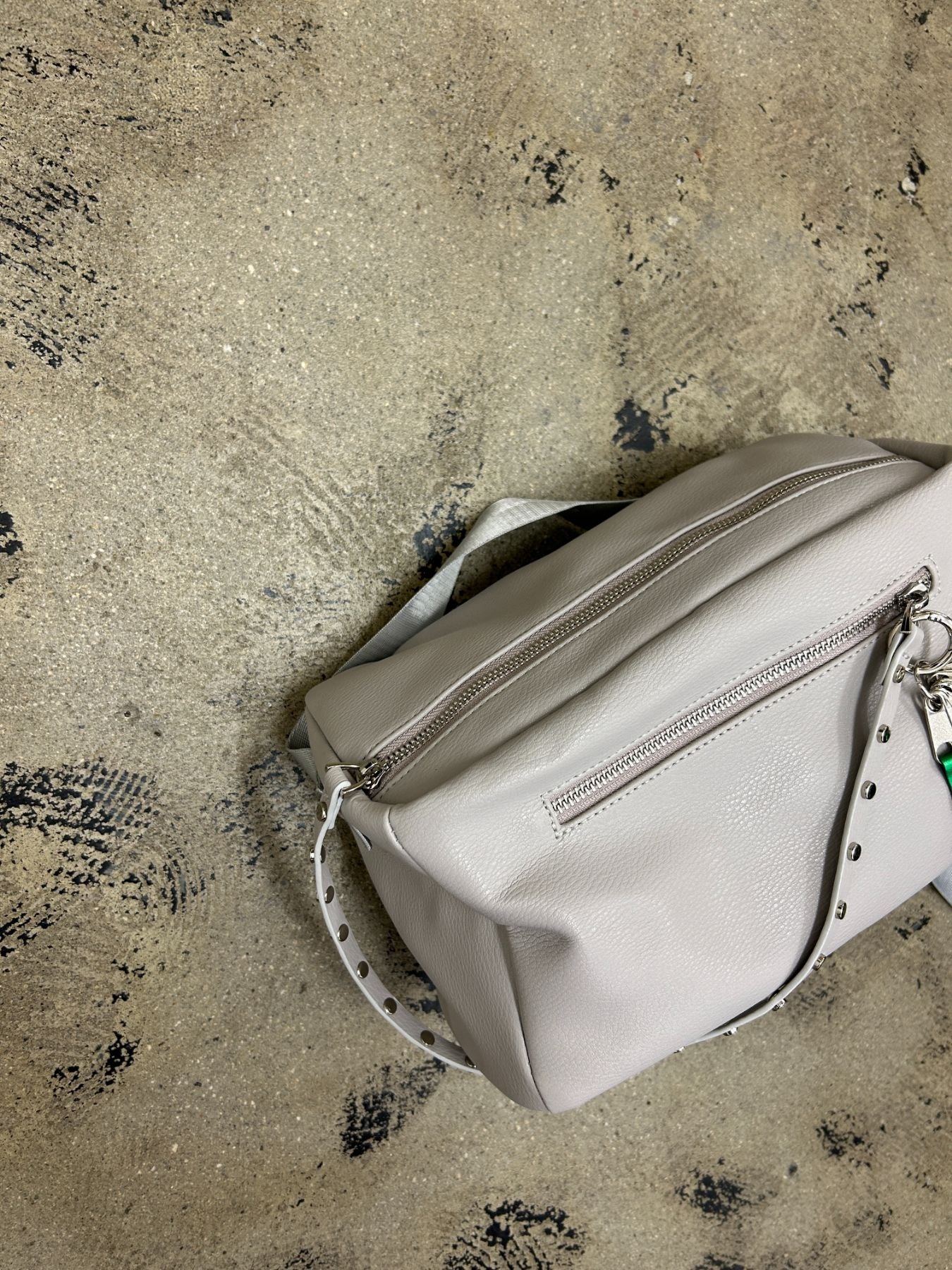 studs body bag（C24006）