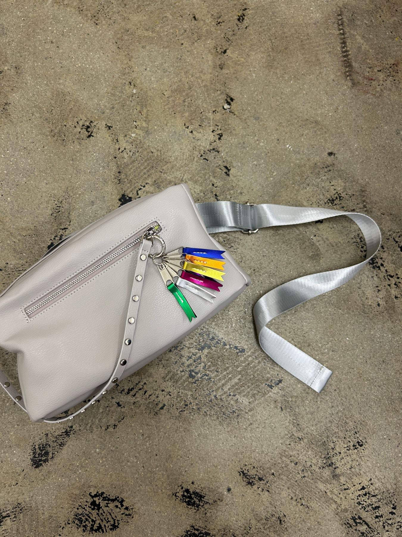 studs body bag（C24006）