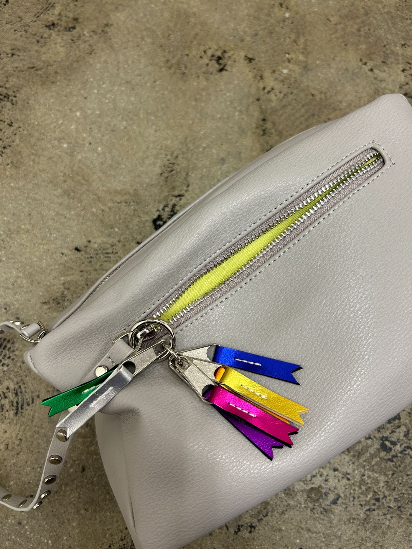 studs body bag（C24006）