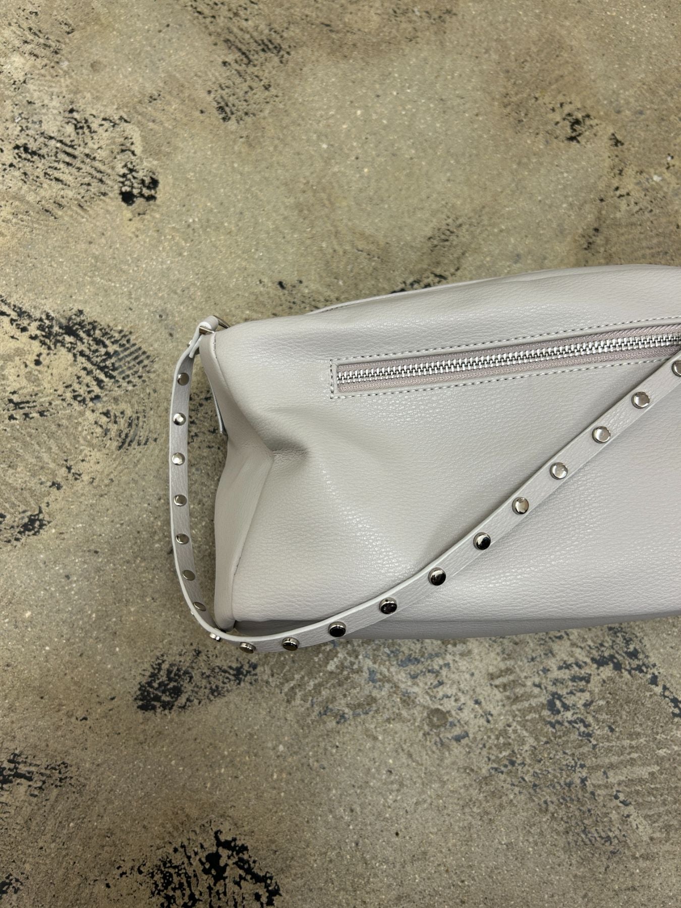 studs body bag（C24006）