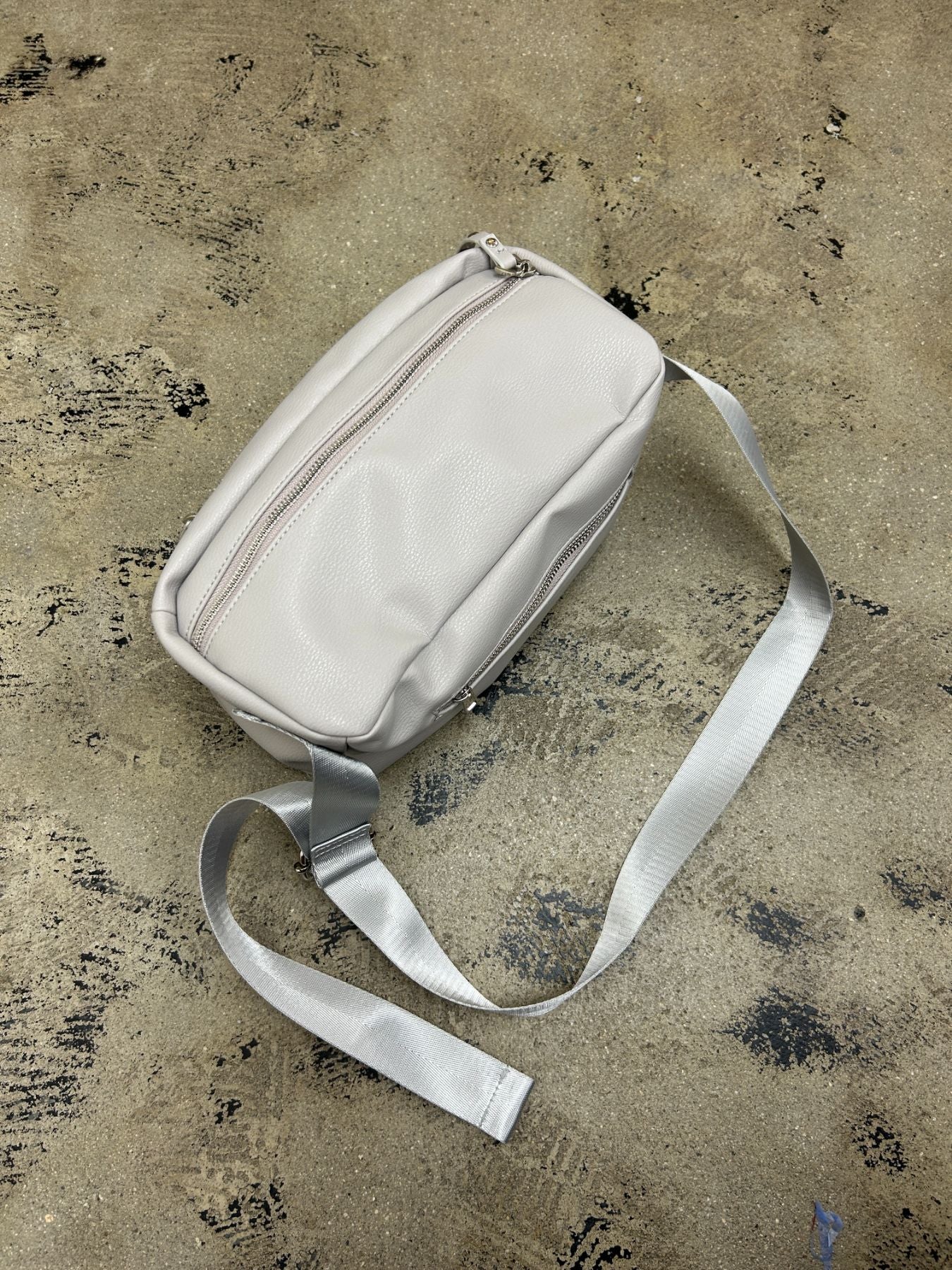 studs body bag（C24006）