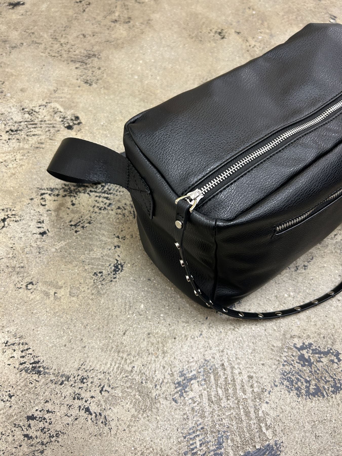 studs body bag（C24006）